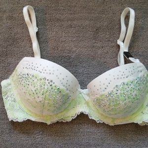 Victoria's Secret Angel demi bra 32C